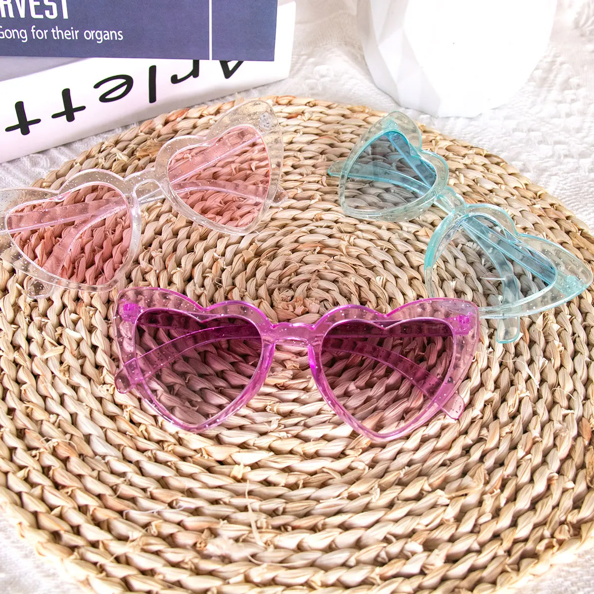 Рисунок 2 - солнцезащитные очки в форме сердца