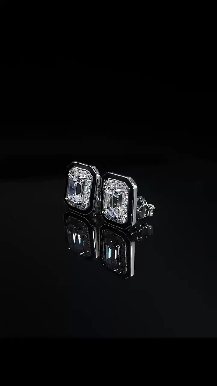 Серьги-гвоздики женские из серебра 100% пробы с изумрудом 5 х7 мм