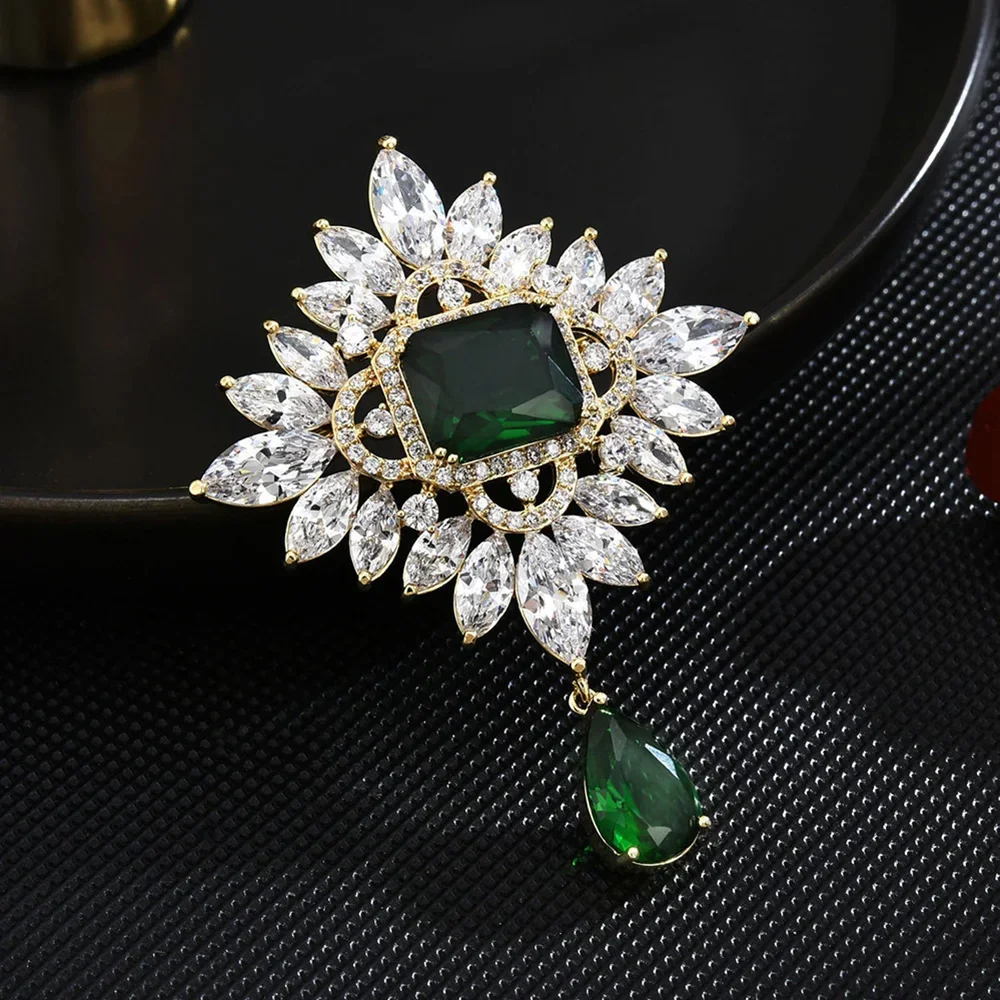 

Female Fashion Vintage White Crystal Flower Brooches For Women Luxury Silver Color Green Stone Alloy Plant Brooch Safety Pins