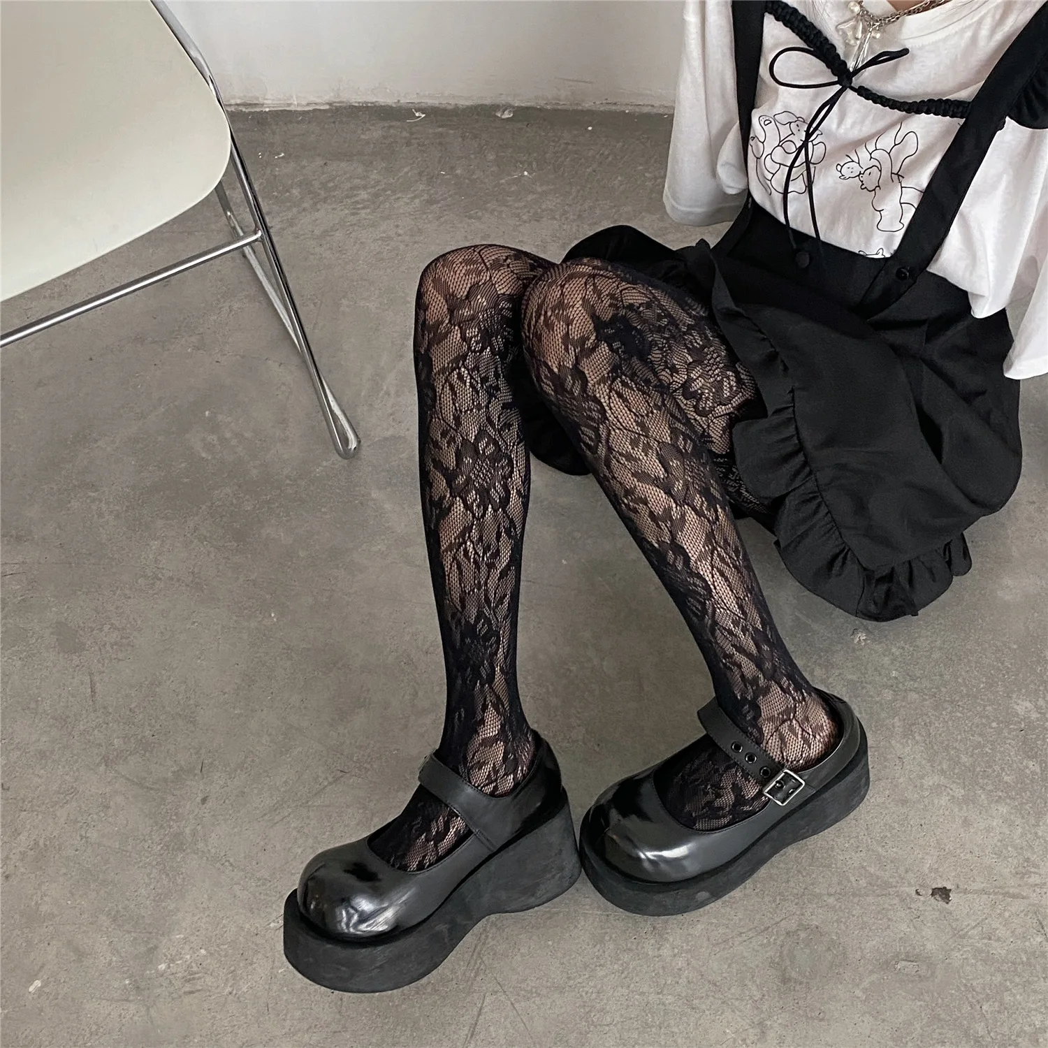 Description Picture 2 of itemLolita Lace Fishnet Stockings Pantyhose Retro Slim Super Stretch Leggings Stockings Sexy Pattern Underwear Women White Tights