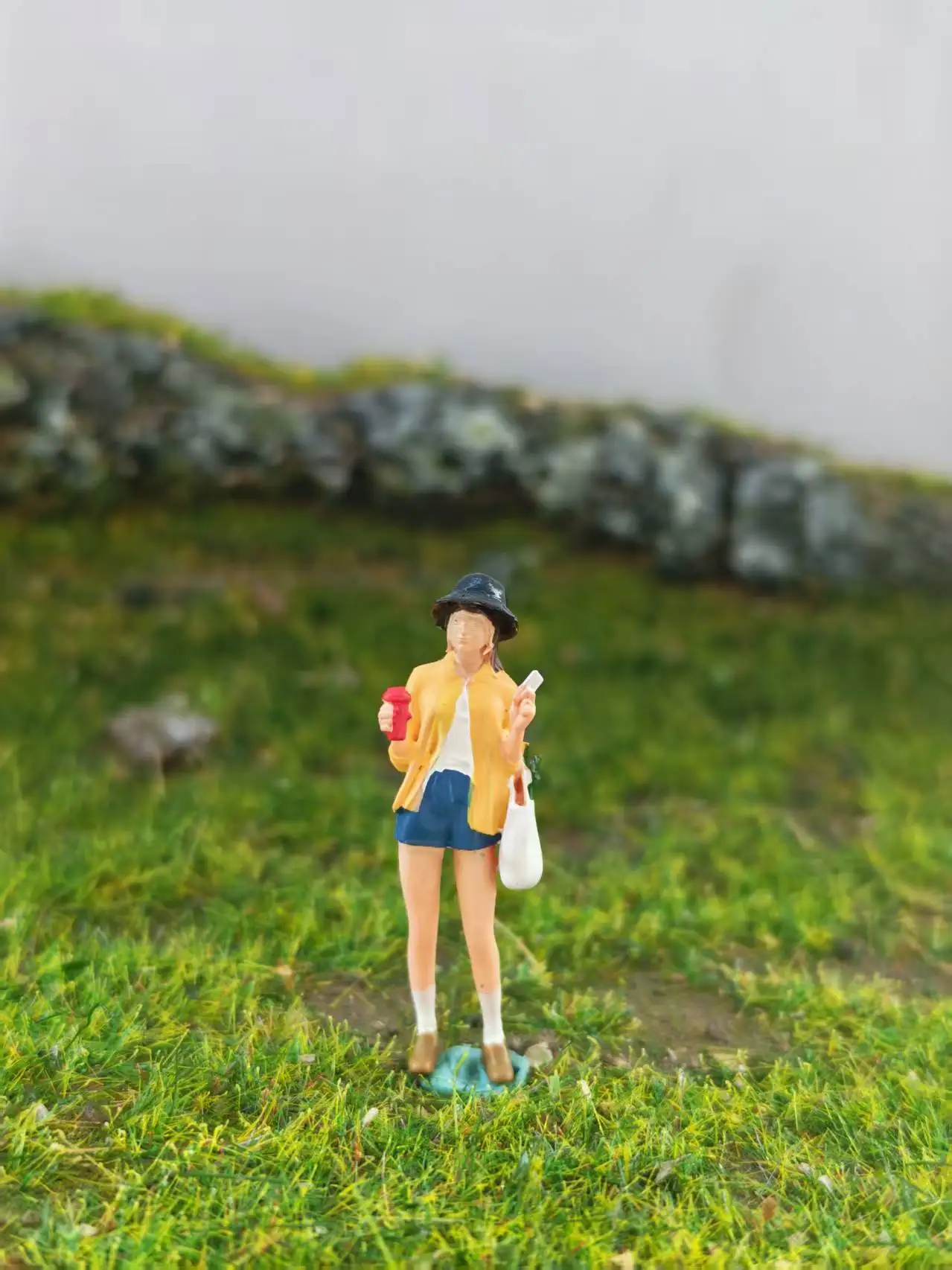 Miniature Street Boy and Girl Figures for Creative Photography and Display Decor