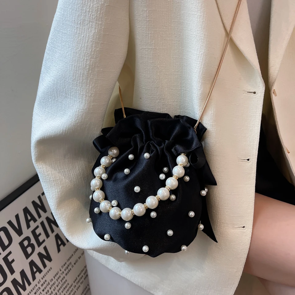 

2022 New Drawstring Design Women's Black Pearl Buckt Bag Luxury Ladies Pearl Chain Handbag Female Small Clutch Crossbody Bag