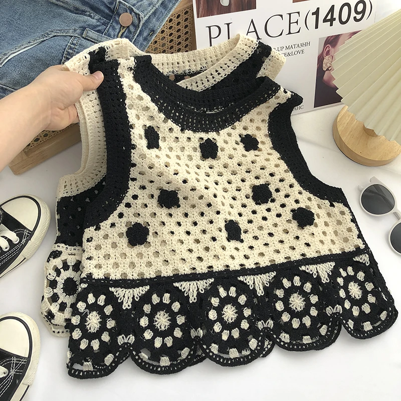 

OUMEA Women Crochet Sleeveless Tanks Openwork Retro Tops Korean Style Contrast Color Chic Knitting Tops Hot Girl Tops Ins