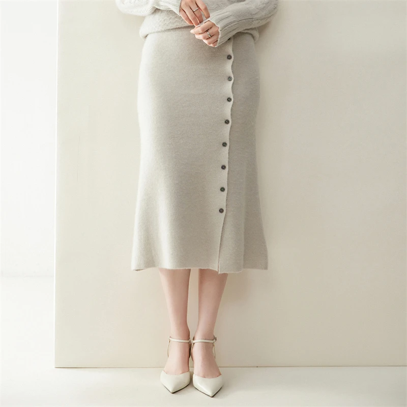Cashmere skirt color detail