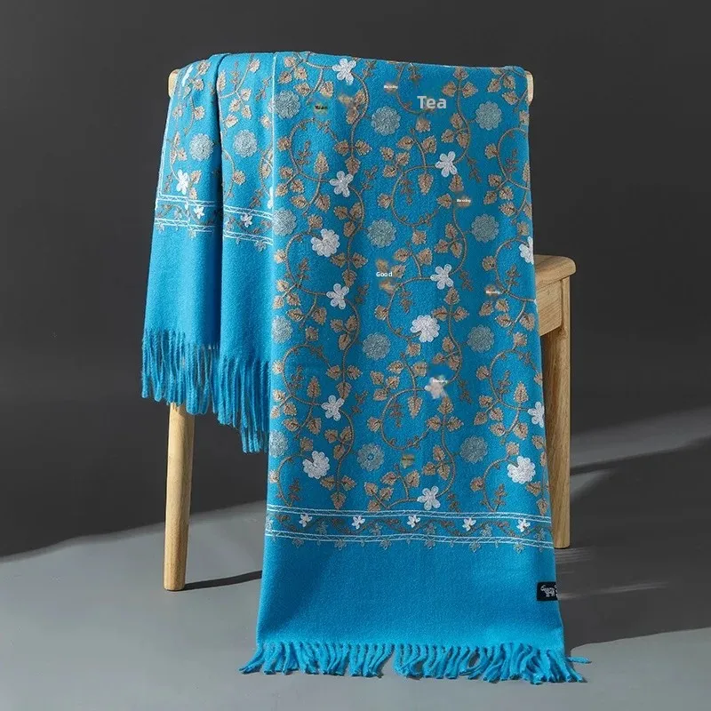 Ginkgo leaf-hole Blue