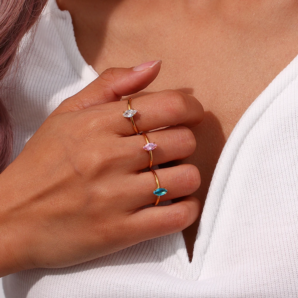 Anello Donna In Acciaio Chirurgico Con Zirconi Bianchi - Moderno, Largo 15mm, Taglie Diverse