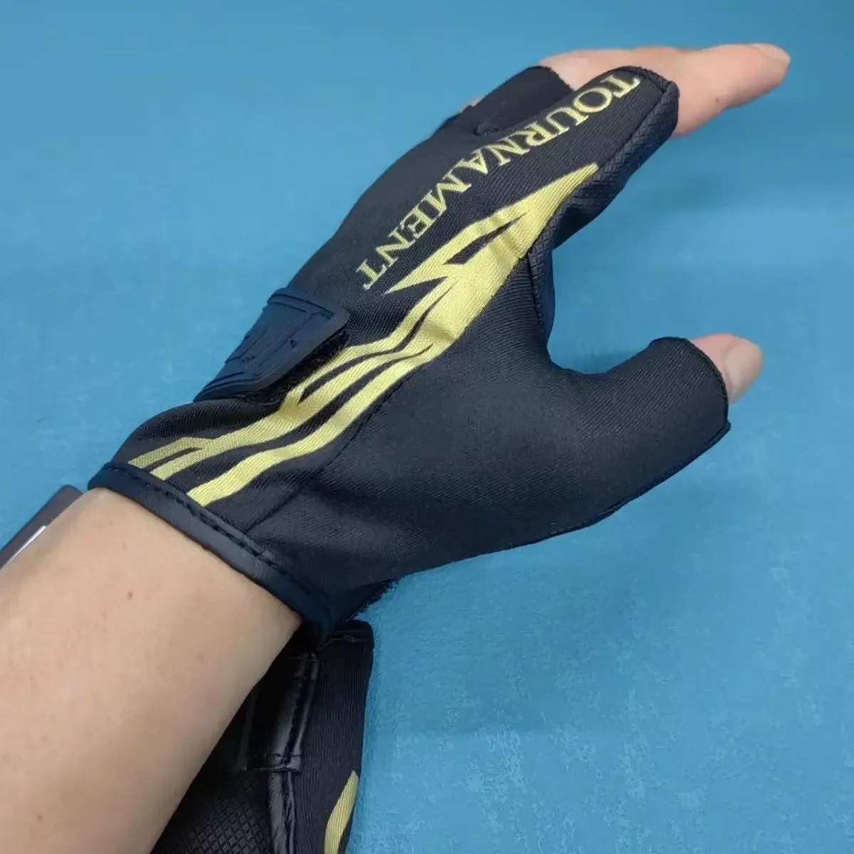 New Fishing Gloves Men Slip-proof Breathable Quick-drying Soft Mesh Wear-resistant Hook Rock Fishing Three-finger Cut Gloves