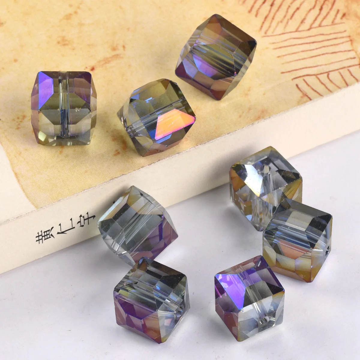 10 Perle Di Vetro A Cubo Sfaccettato - Foro Da 9 Mm, Lato 10-10.9 Mm