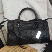 Sac à main bandoulière grande capacité pour femme, collection automne-hiver 2026, style urbain et motard, sac fourre-tout de luxe de créateur 4