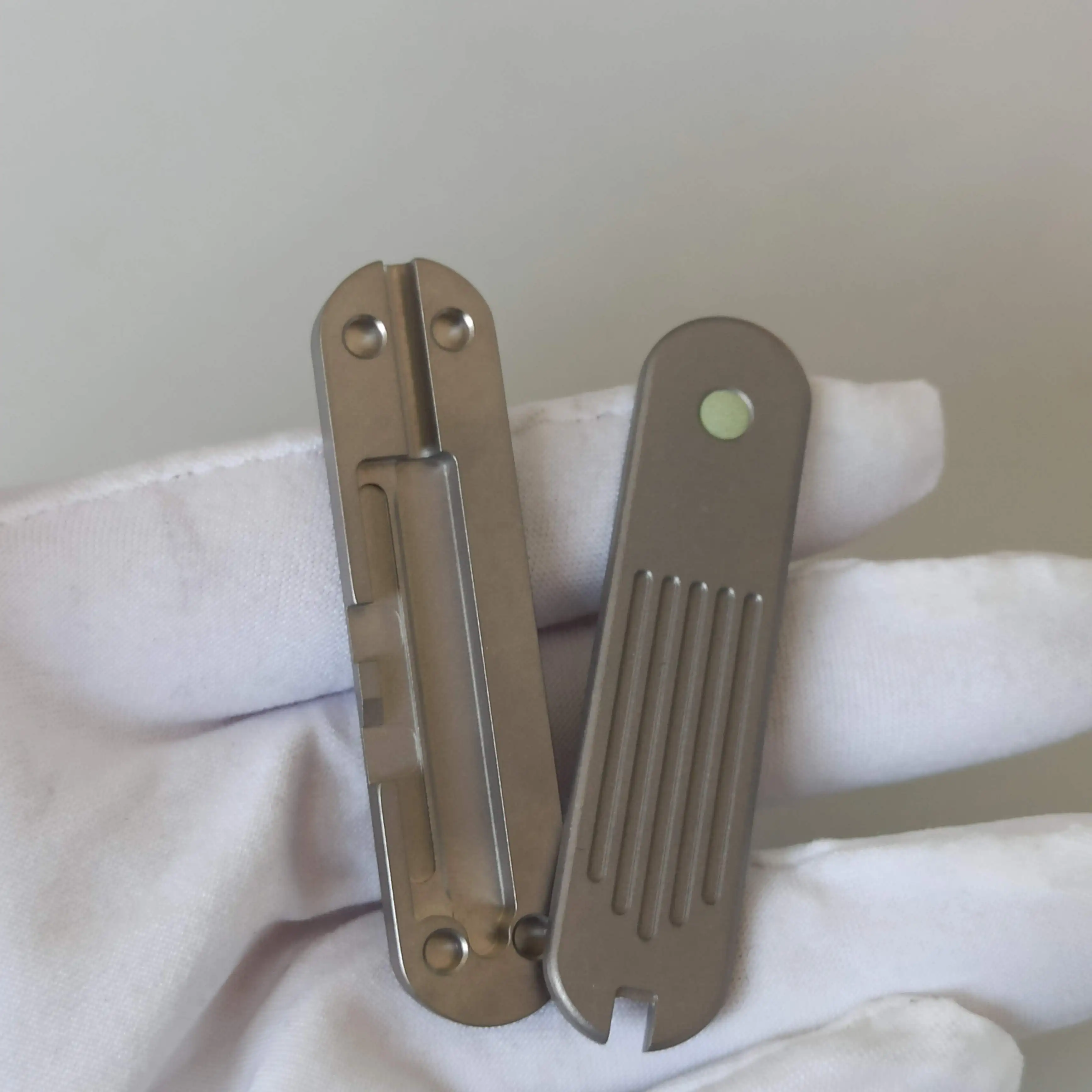 Victorinox 스위스 군용 칼용 펜 슬롯이 있는 1쌍 58mm 티타늄 TC4 스케일