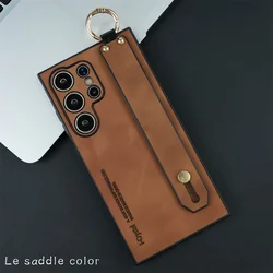 Elegant Leather Wristband Phone Case with Ring Buckle and Soft Silicone Protection - Galaxy S23 Ultra (Brown)