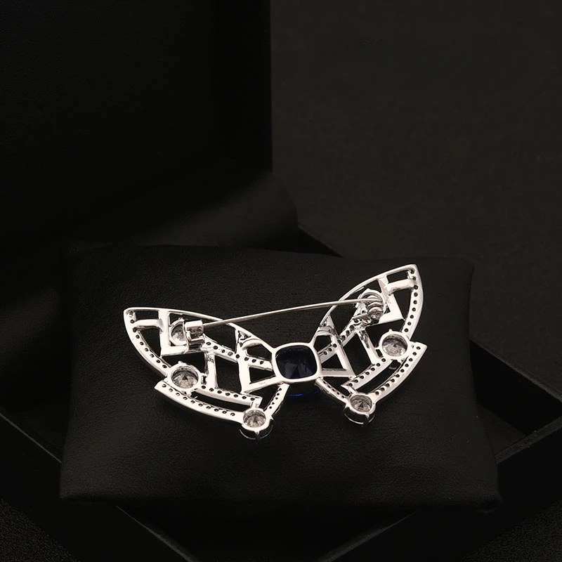 High-End Hollow Butterfly Brooch Women's Suit Coat Corsage Neckline Pin Accessories Fixed Cardigan Buckle Jewelry Clothes Gifts