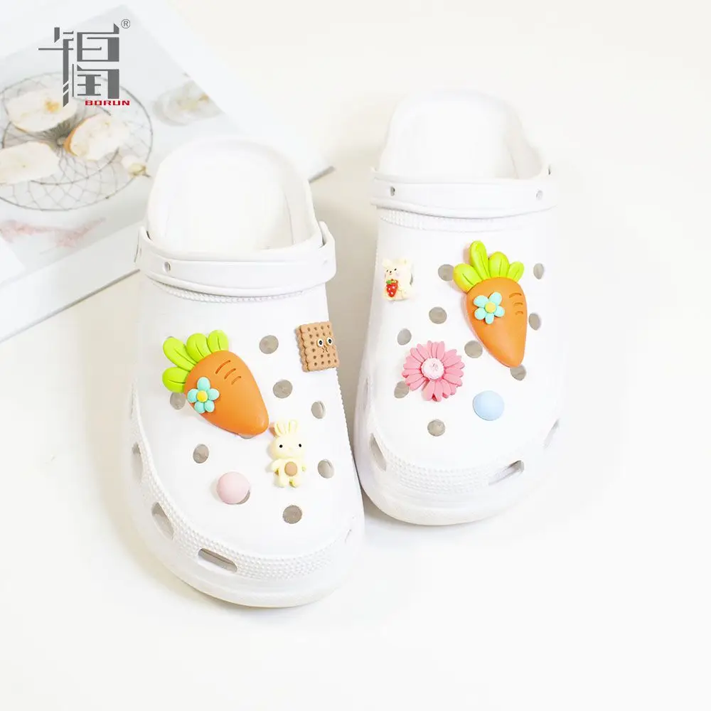 

Ins Hot Baby Pig Charms for Crocs Black White Cat Set Clogs Jeans Cute Decoration Lovely Accessories Adornment for Clogs Sandals