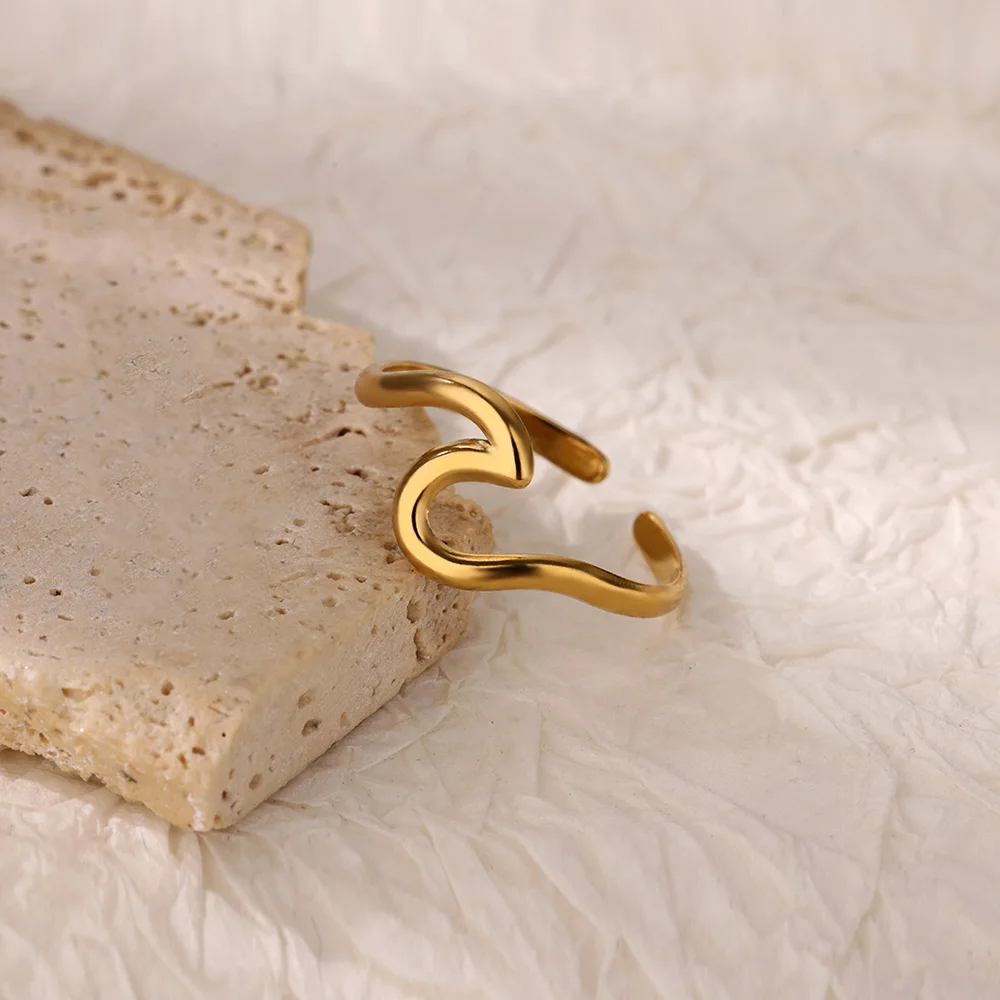 Anello statement a onda in acciaio inossidabile da donna regolabile_voghion.com