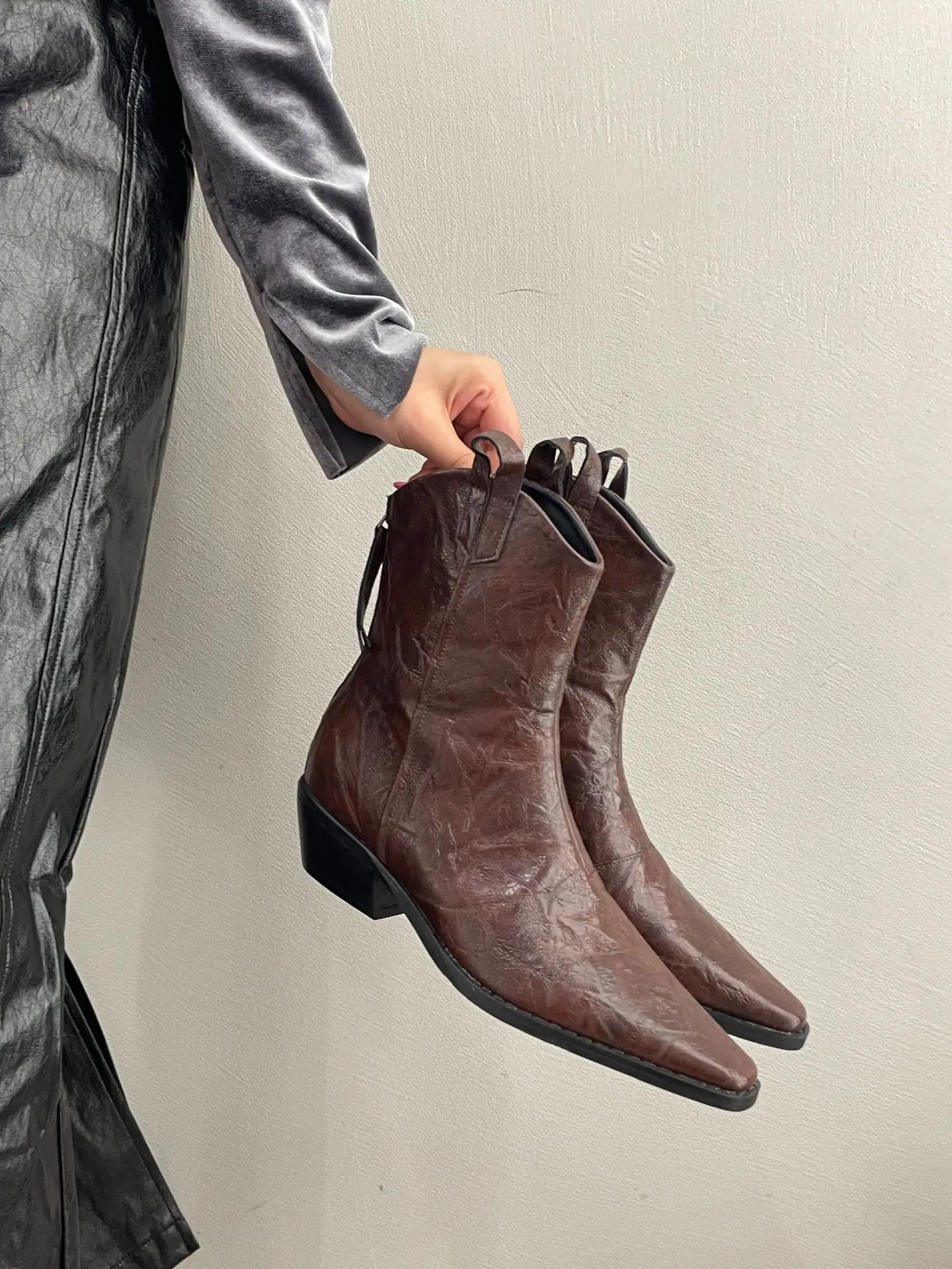 

Женские ботинки челси на среднем каблуке, с круглым носком, на шнуровке