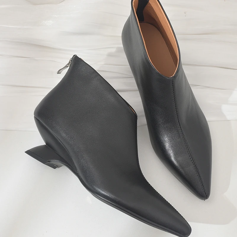 Aviana – Elegant Women's Retro Modern Boots