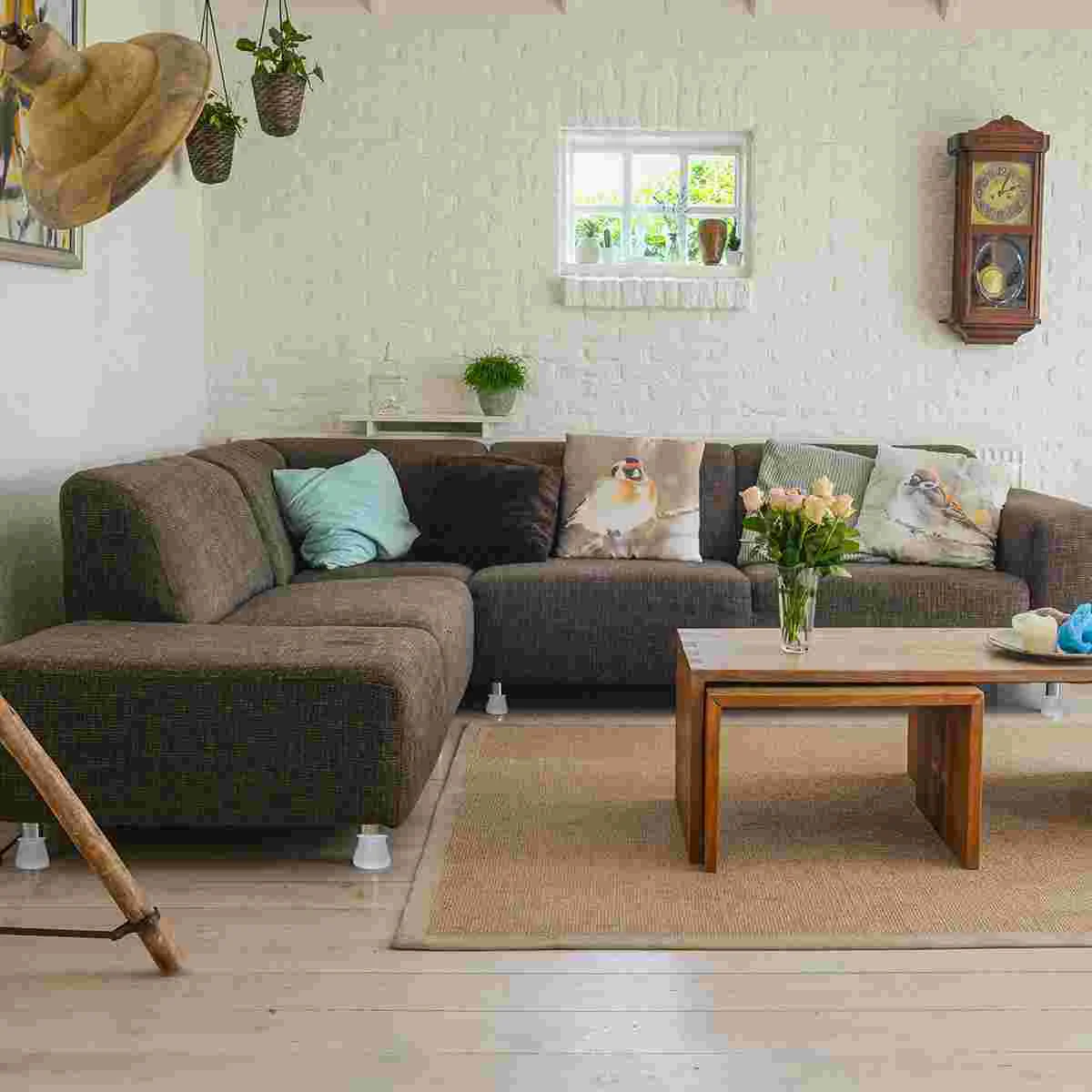 Рисунок 3 - Силиконовая накладка на стол и стул