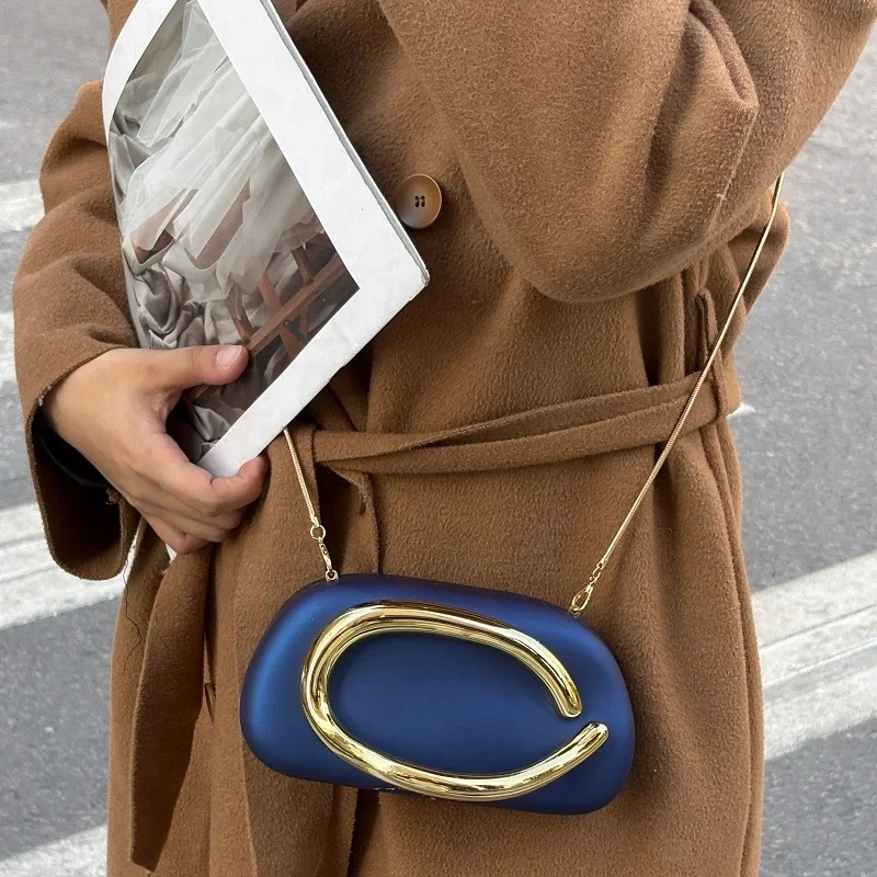 Crossbody Bag Retro Texture Shell Bag Classic Metal Box Crossbody Bag Fashion Luxury Small Square Versatile Magnetic Buckle Dinner
