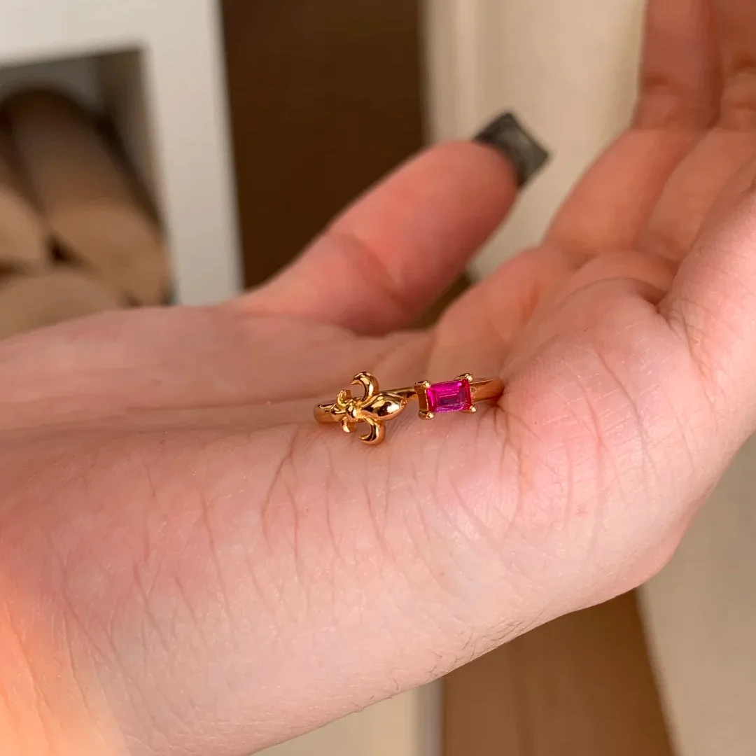 Elegant S925 Sterling Silver Pinky Ring with Gold Iris Green Gemstone and Ruby Accents