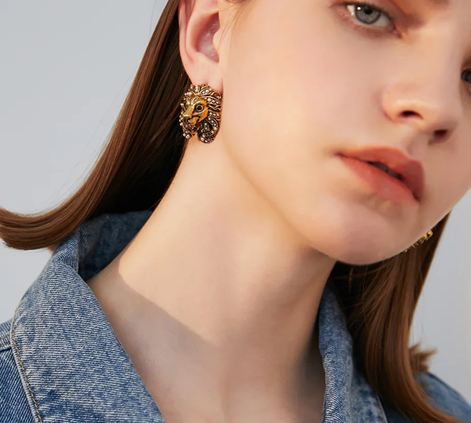 2023 new 925 silver needle vintage metal pearl alloy lion head simple Earrings for women Fashion Jewelry