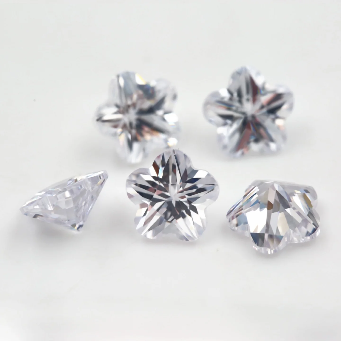 Größe 3x3mm ~ 10x10mm 5A Zirkon Blumenform Verschiedene Farben Zirkonia Stein Lose CZ Synthetischer Edelstein für die Schmuckherstellung – Detail 1