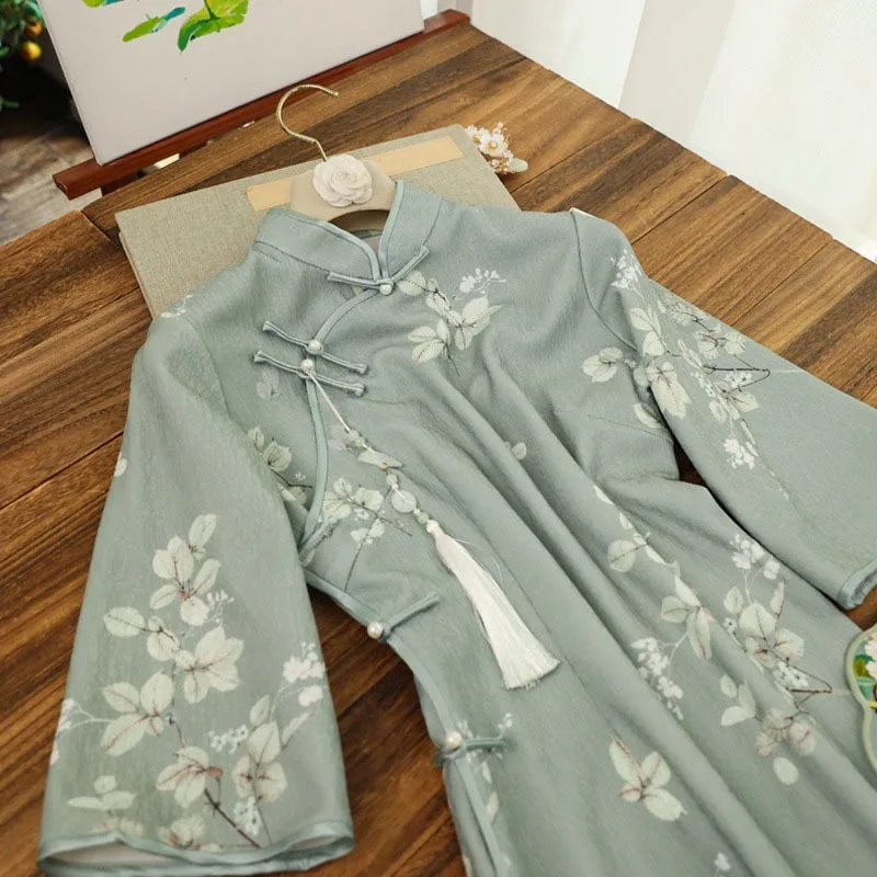 

Китайский элегантный цветочный Чонсам для молодых девушек весна 2023 улучшенное замшевое повседневное облегающее платье Ципао светло-зеленого цвета от S до XXL