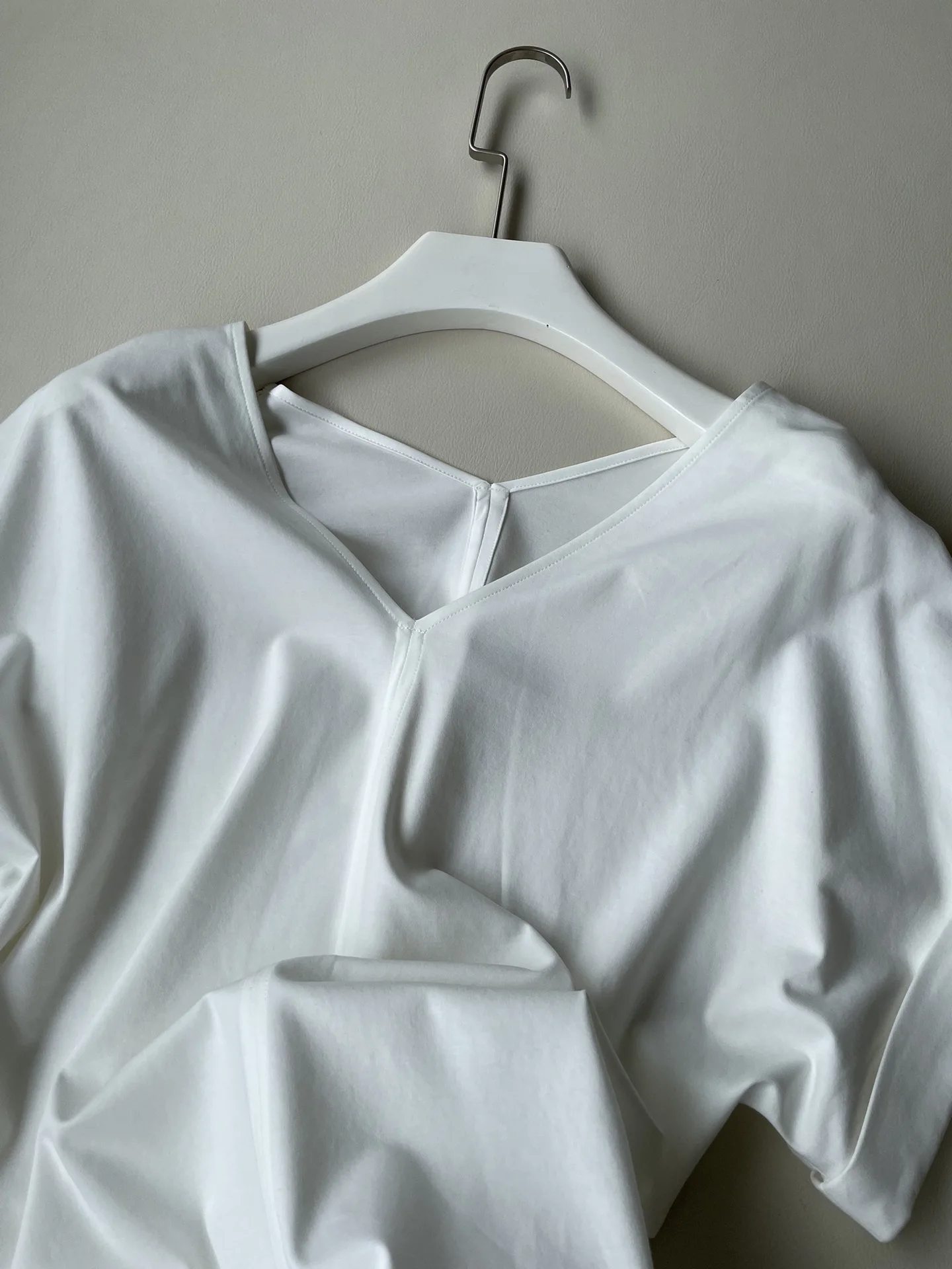 

Simple Loose V Neck TopNO66