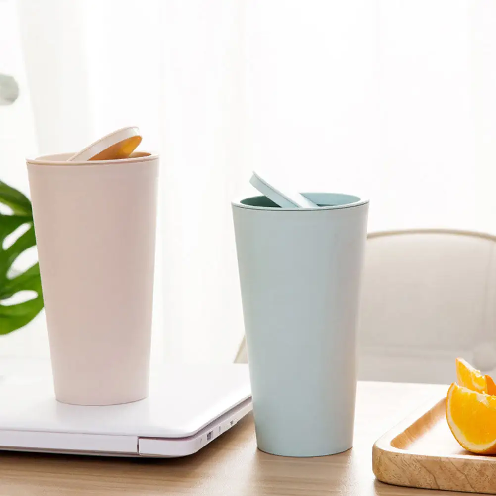 2Pcs 뚜껑이 있는 소형 자동차 쓰레기통 경량 플립 디자인 자동차 인테리어 데스크 조리대용 소형 데스크탑 쓰레기통