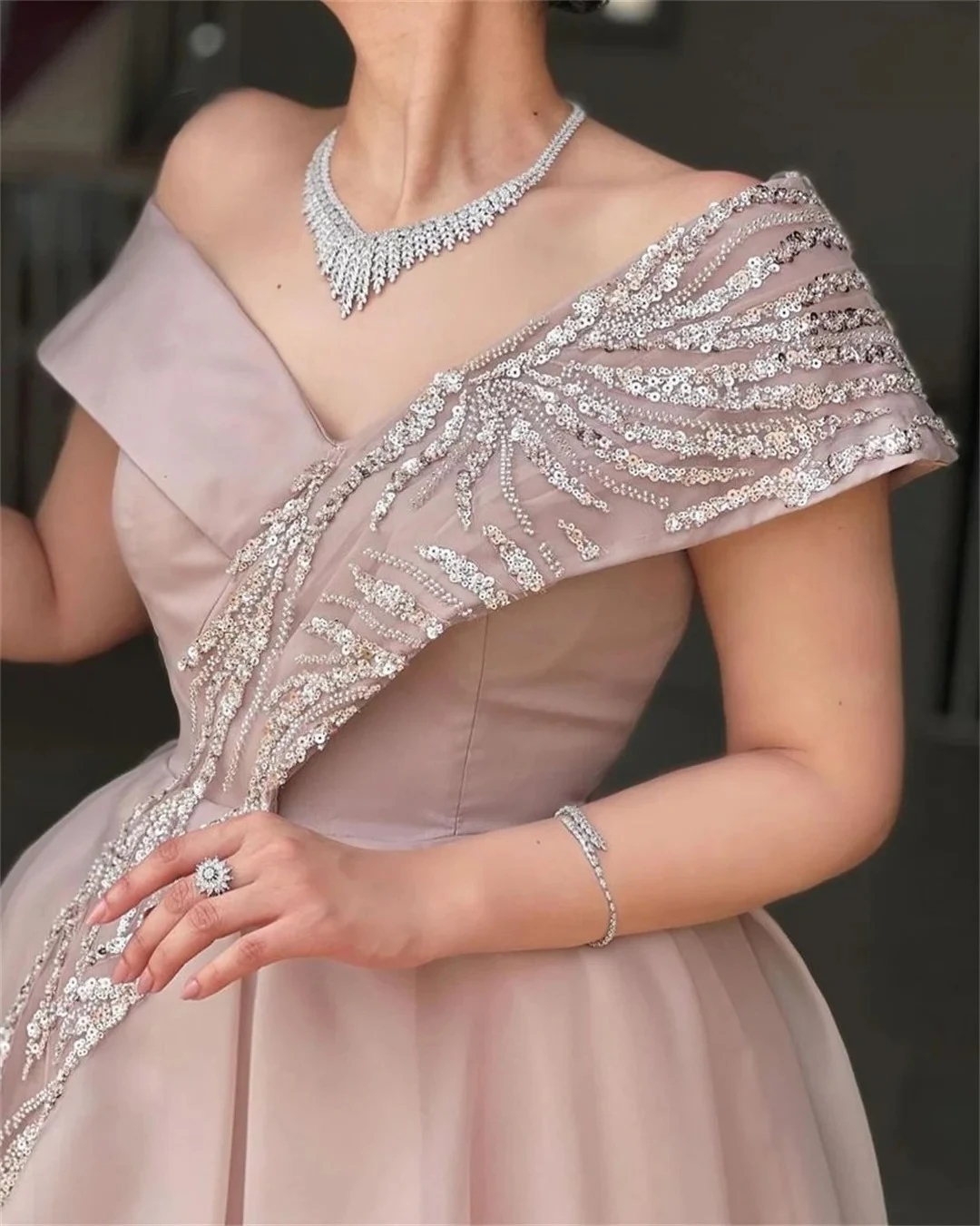 Off the Shoulder Midi Prom Dresses A-Line Organza Women Sequined Short Sleeves Customized Evening Gowns Formal Party Dress 4