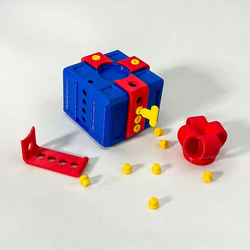3D-gedruckte, lustige Streich-Überraschungsgeschenkbox mit komplexen und zeitverbrauchenden Schrauben. – Detail 5