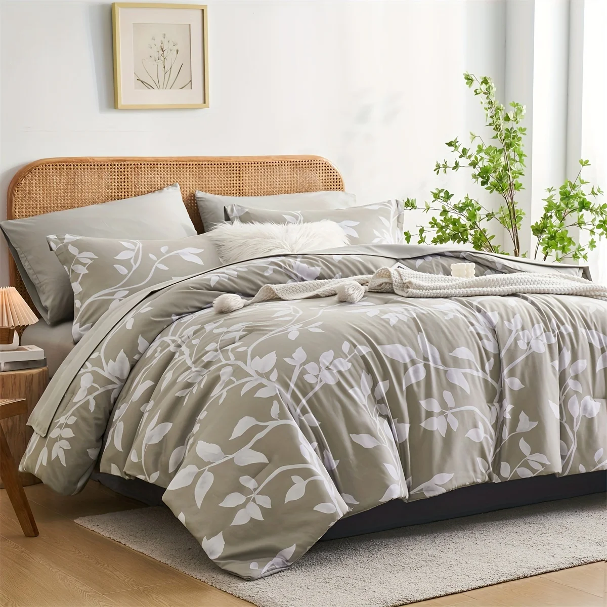 

7pcs Khaki Plant Branch Comforter Set (1*Comforter + 1*Flat Sheet + 1*Fitted Sheet + 4*Pillowcase Without Filler), Skin-friendly