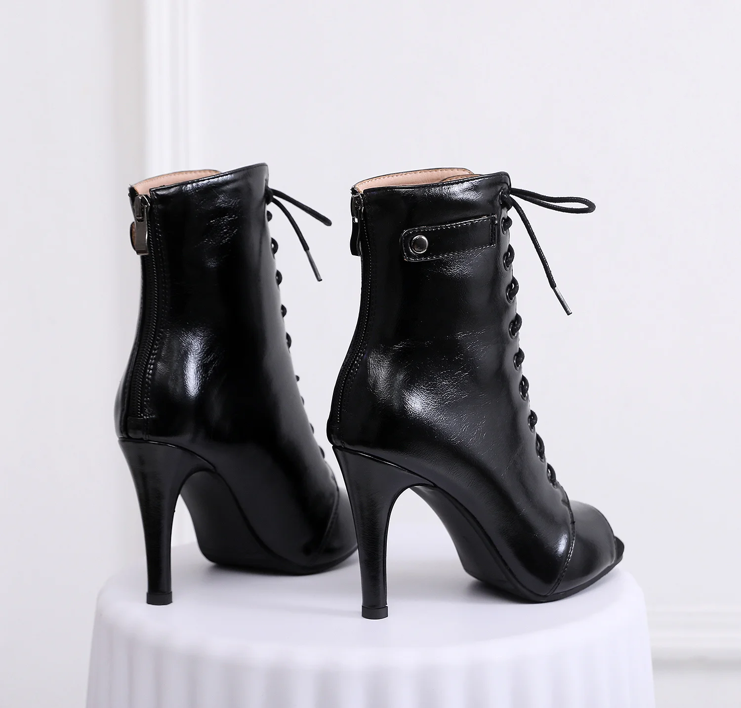 Amazon.com | Vince Camuto Women's Footwear Women's Saiovell Stiletto Heel  Western Bootie Ankle Boot, Black, 6 | Knee-High