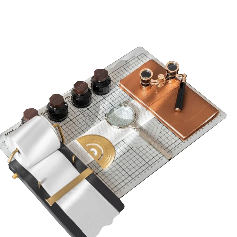 

Учебный стол, украшения, аксессуары для дома