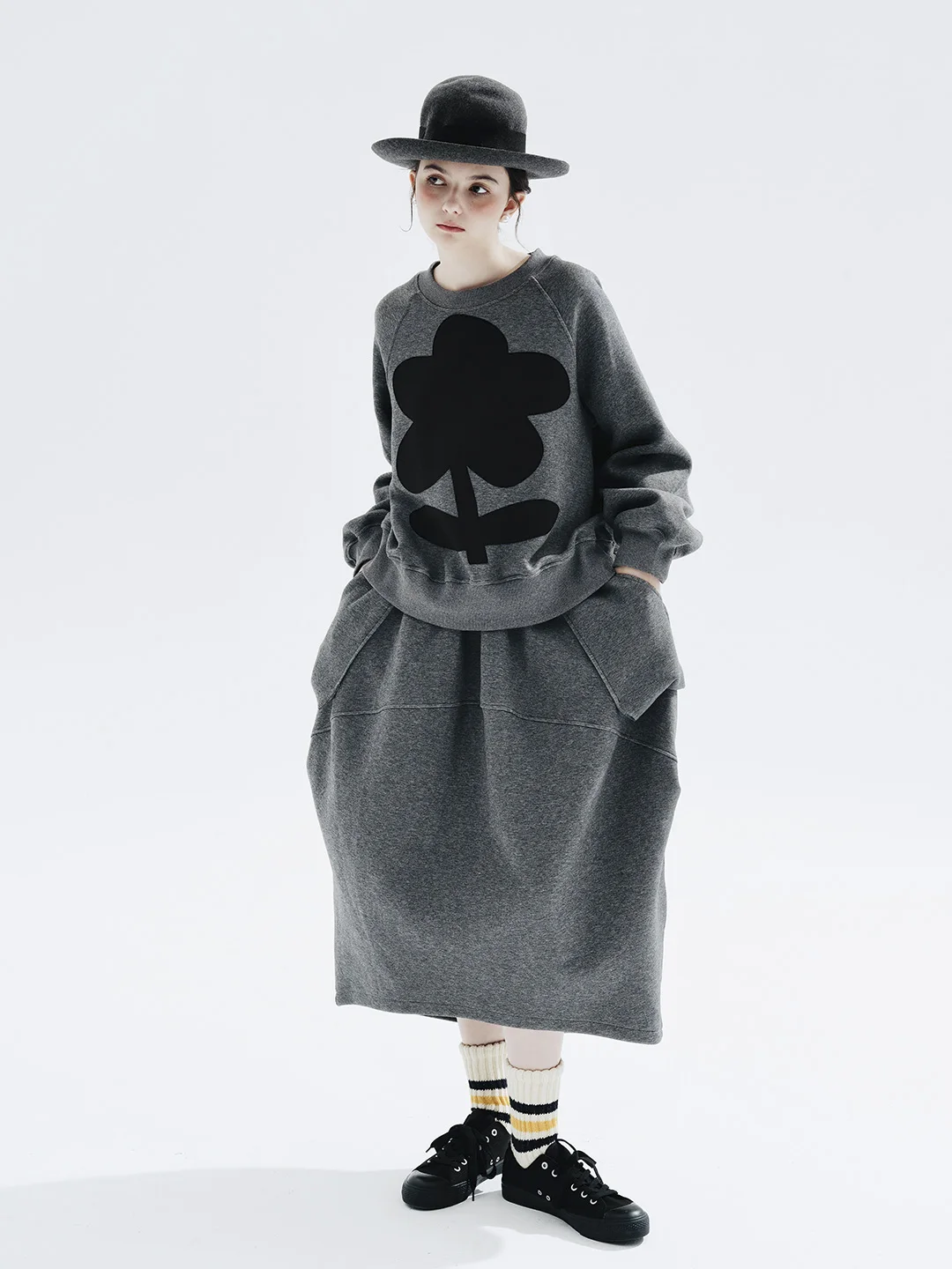 IMAKOKONI original design autumn winter round neck long sleeve grey T-shirt round neck cover casual hoodie 234270