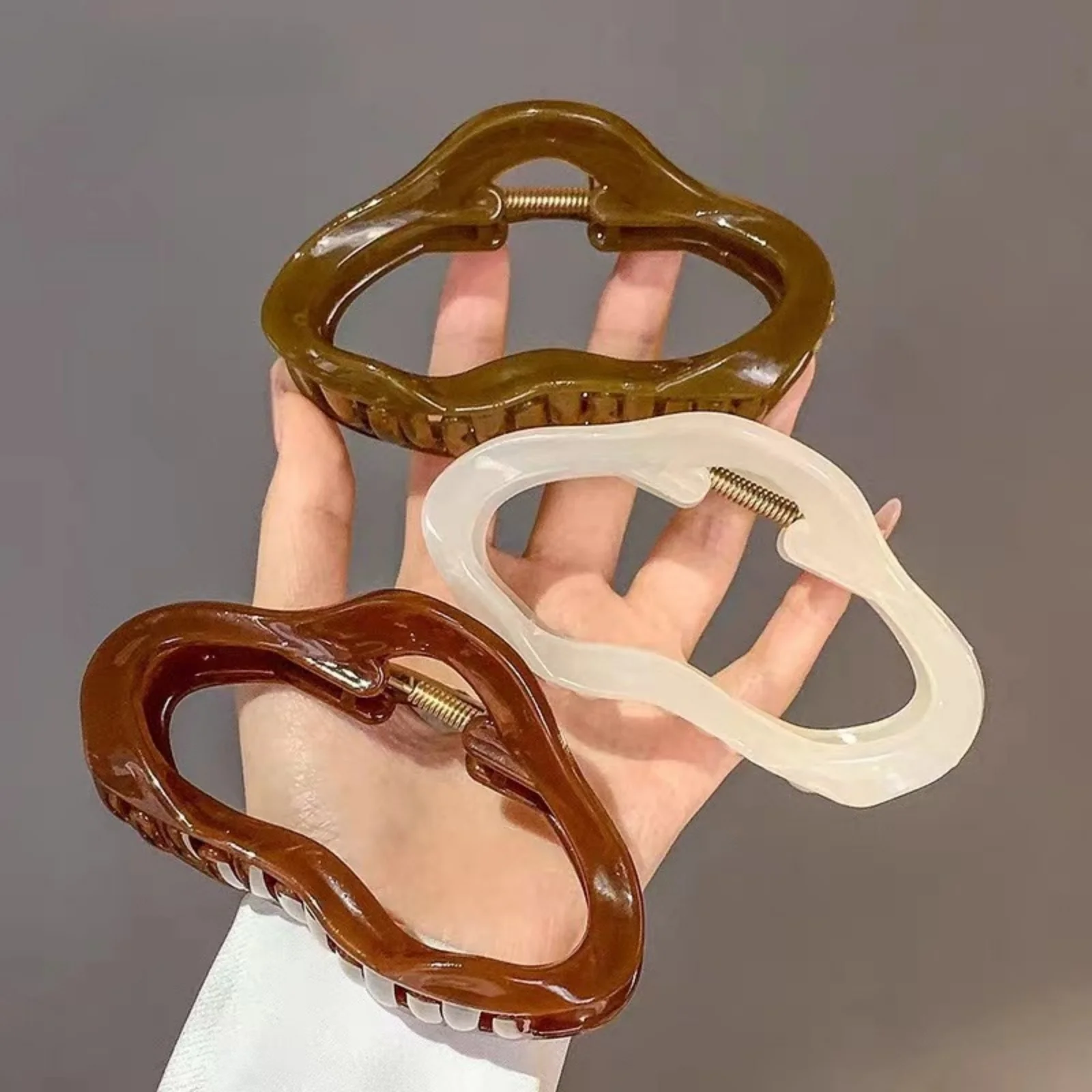 1PC Elegant Clouds Hollow Out Hair Claws Clip Women Girls Jelly Acrylic Hair Clamps Plastic Hairpins Barrettes Hair Accessories