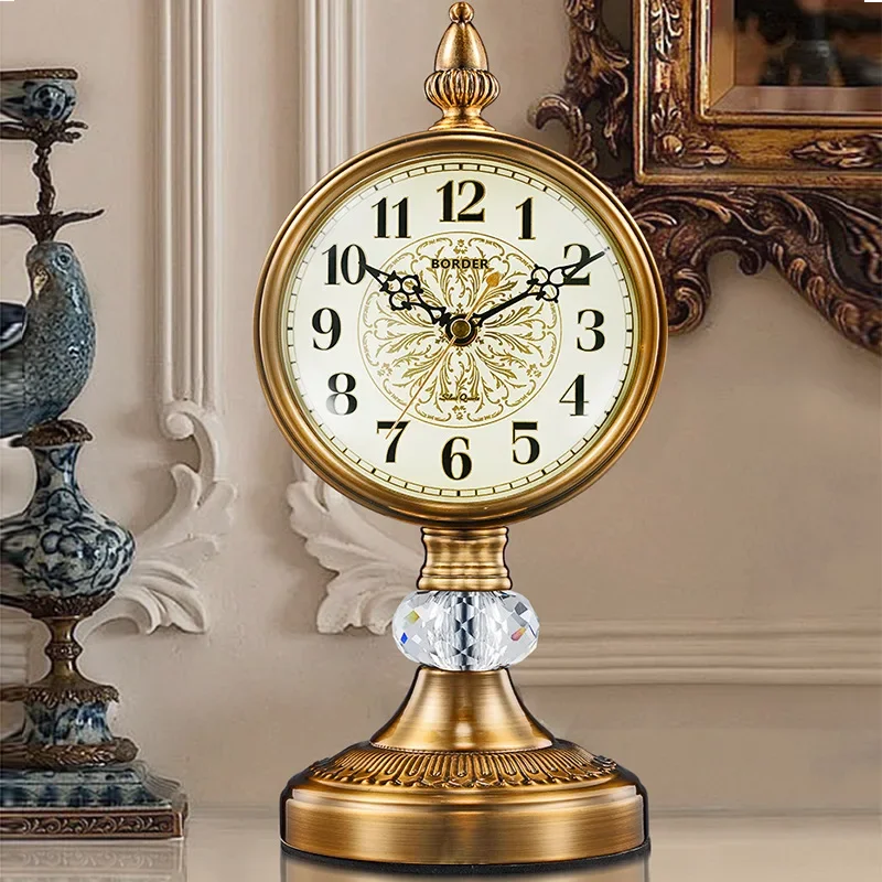 

Luxury Retro Desk Clock Metal Desktop Silent Clocks Quartz Movement Pointer Decoration Coppering Bedhead Home Decoration