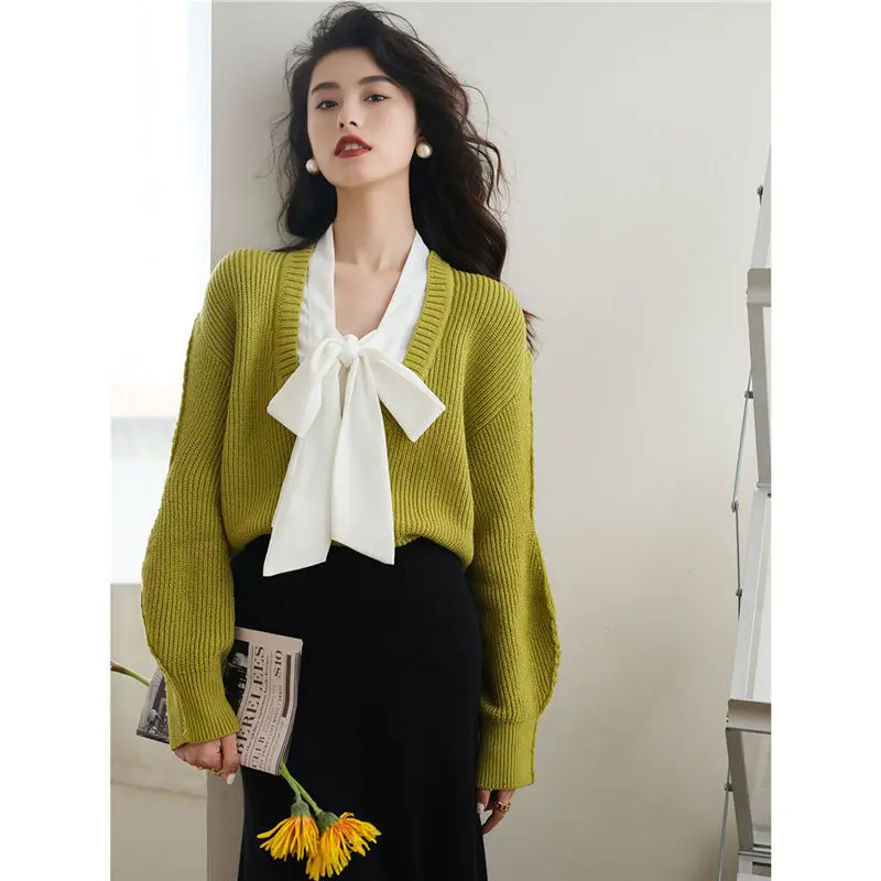 

2022 Spring New Fashion Comfortable Casual V-neck Knitted Sweater Women Korean Style Loose Pullover Top Hoodie Fashion Clothes