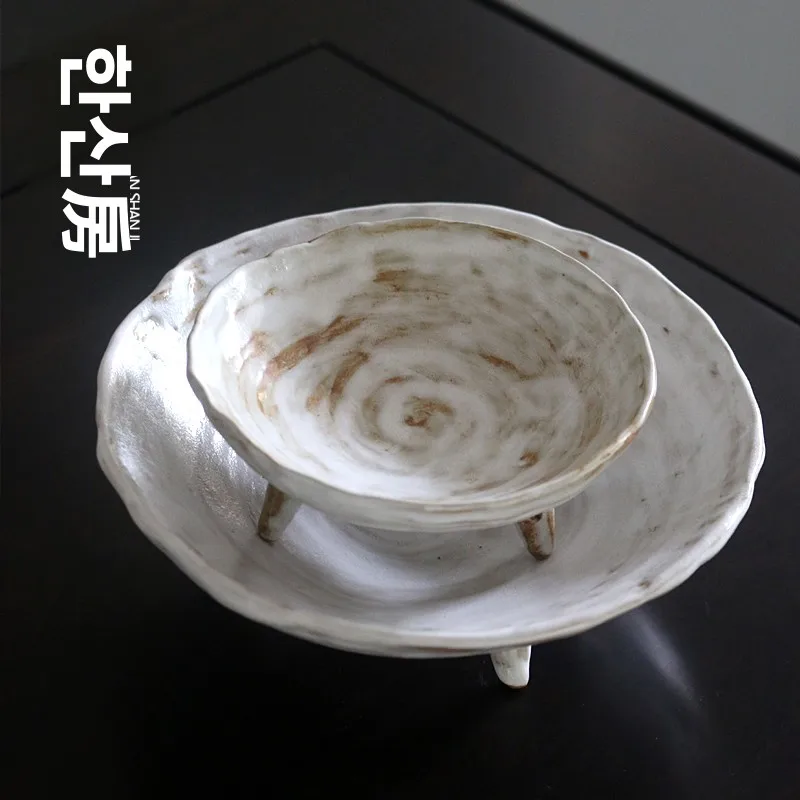 수제 소박한 세발 세라믹 접시 고대 스타일 차 스낵 트레이 젠 디저트 접시 심플 예술적 점토 접시