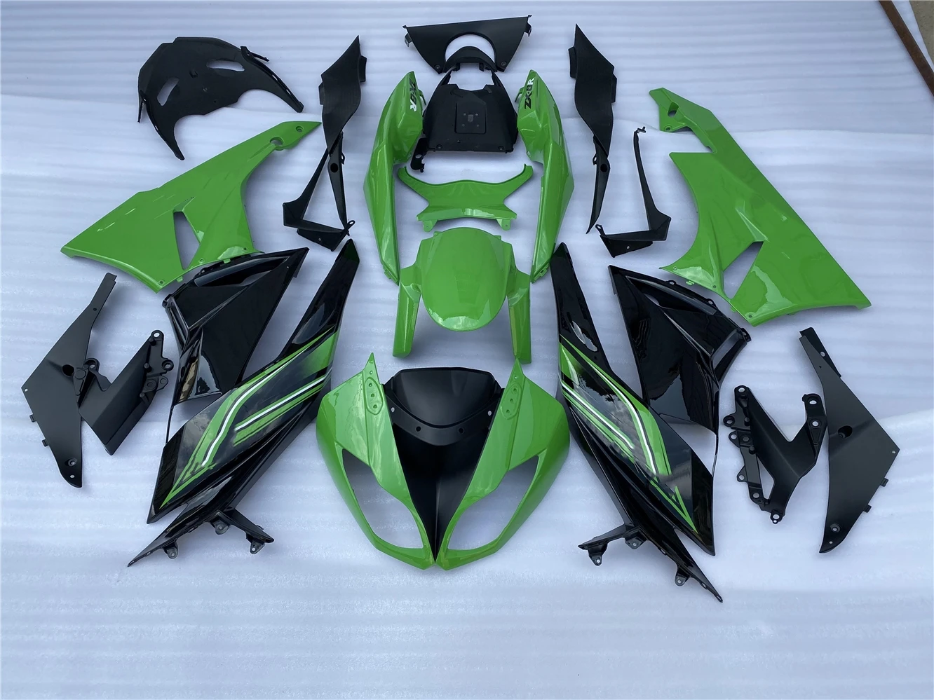 

Motorcycle Fairing Kit Suitable for Kawasaki ZX-6R 09-12 Year 6R 636 2009 2010 2011 2012 Fairing Green Black