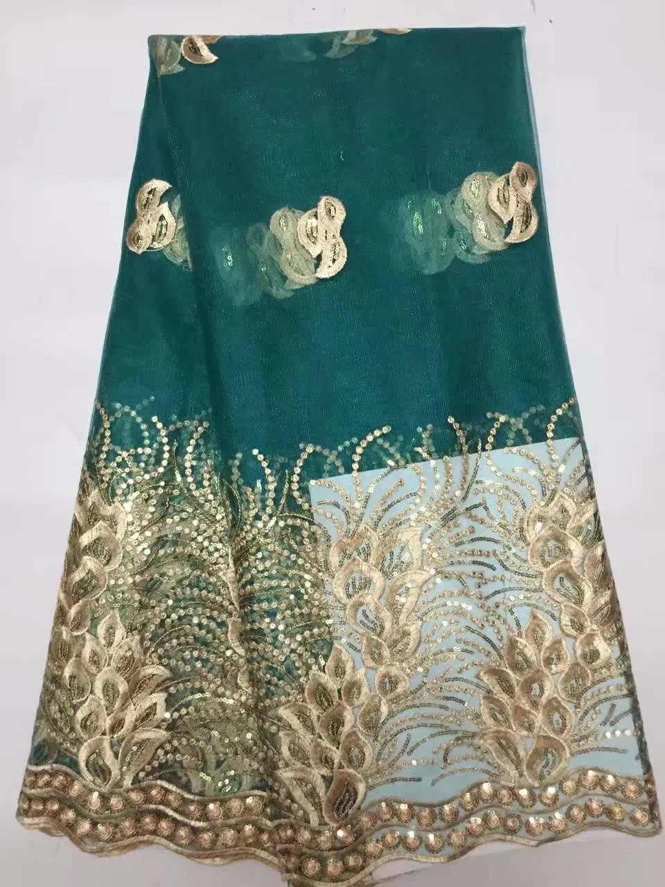 

Wholesale Nigerian Swiss Tulle Lace Fashion Stones African Lace Fabric for Wedding Shiny Dresses D8902