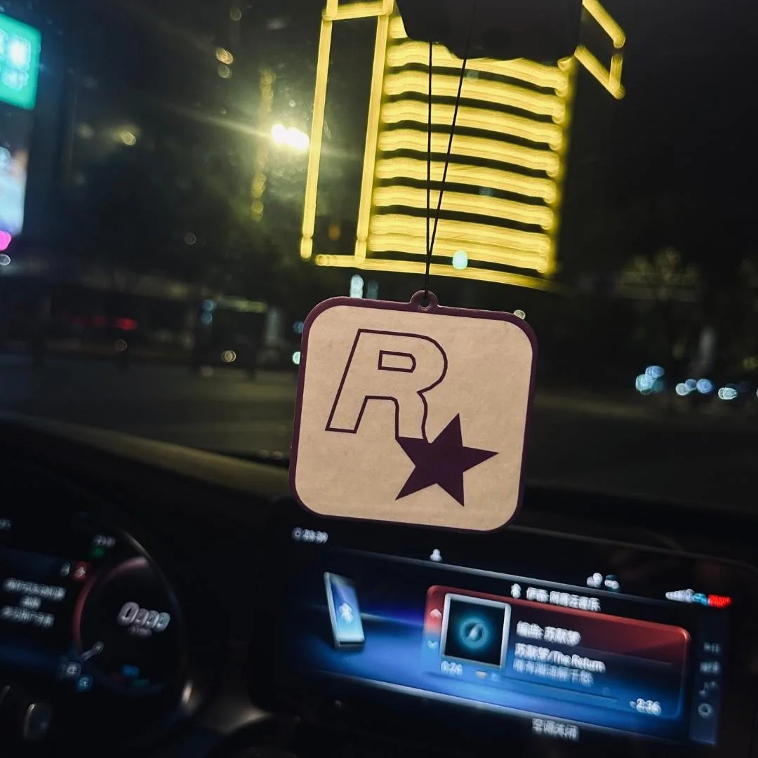 Fragancia de tendencia para coche, fragancia de aromaterapia duradera para coche R star, pieza de red roja, colgante decorativo, desodorización del coche