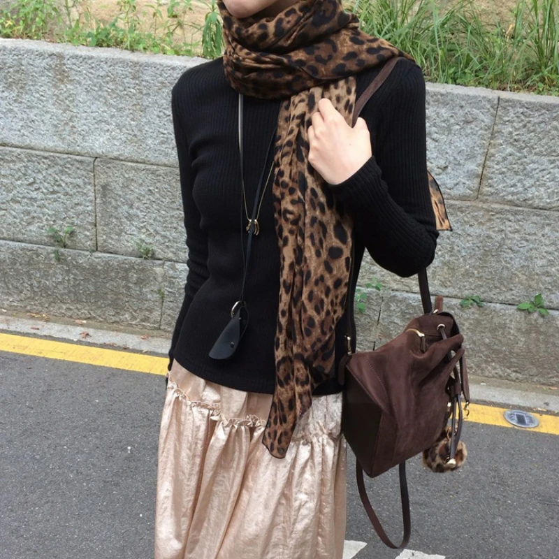 Designer Scarf women winter Y2K Hot Girl Retro Leopard Pattern High End Long Shawl Personalized Atmosphere Thin Print silk scarf 3
