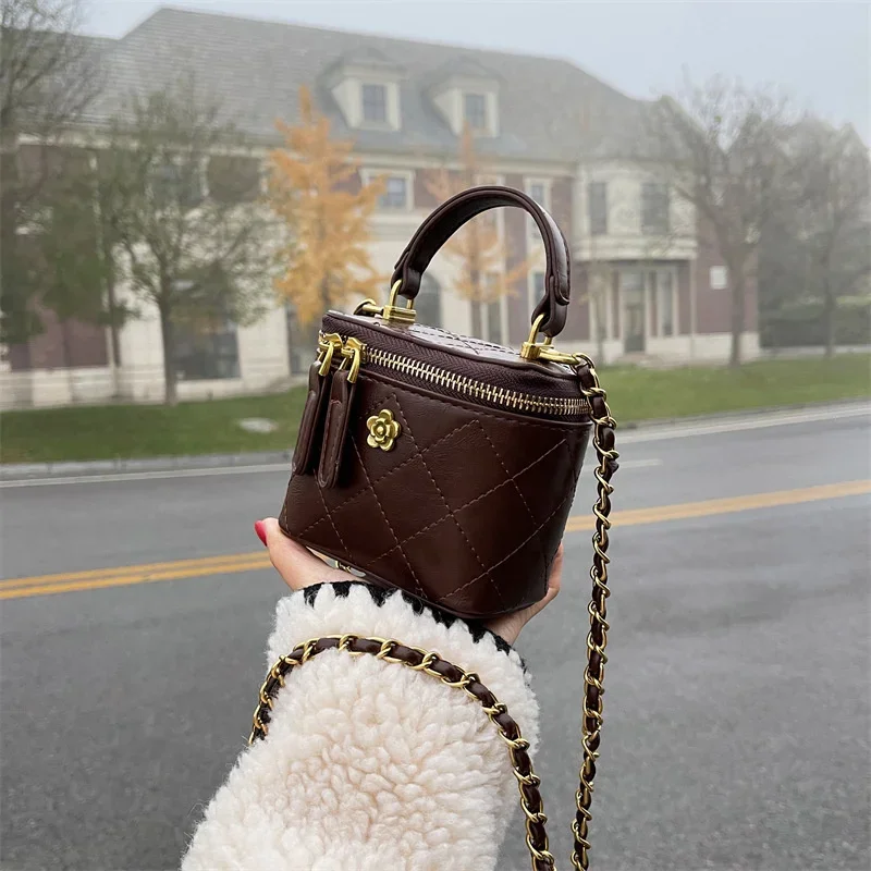 

Small Fragrant Wind Lingge PU Leather Handbag 2023 New Trend Women's Fashion Chain Shoulder Bag Mini Bucket Bag Designer Bag