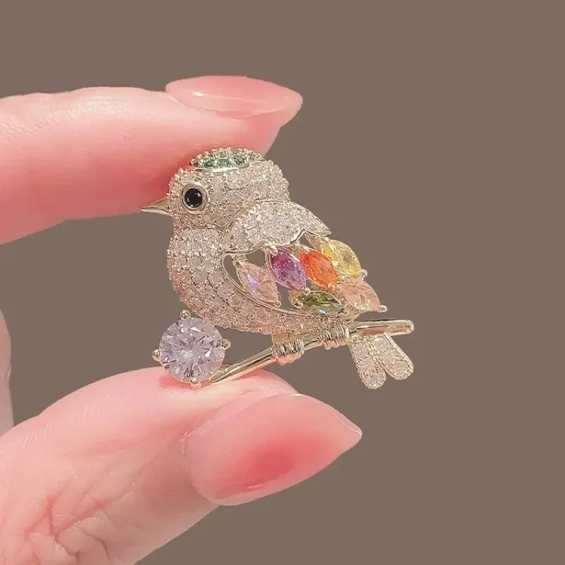 1 Pcs Magpie Bird Brooch High-end Japanese Cute Anti Glare High-end Feeling Personalized Suit Colored Pin Brooch Accessories