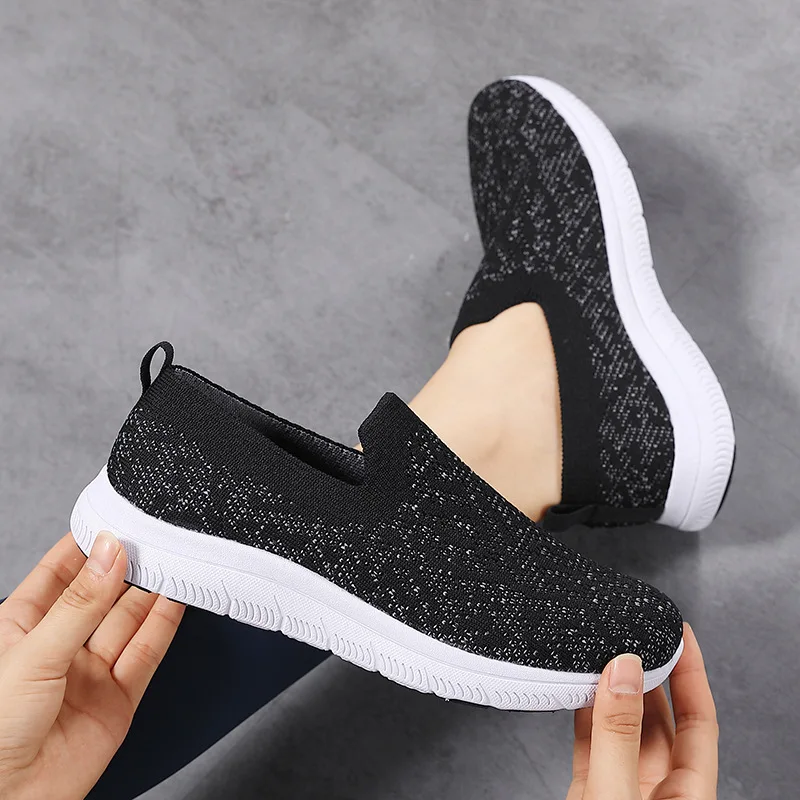 

Новинка лета 2024, женская обувь большого размера с перекрестной сеткой на плоской подошве, обувь для мам, прогулочная обувь для среднего возраста, нескользящая женская обувь