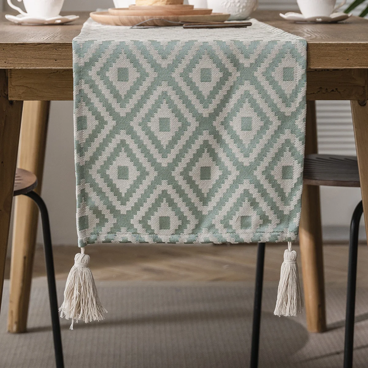 

Nordic Jacquard Geometric Table Runner with Tassel for Home Party Decorative Polyester Cotton Table Cloth Dining Table Runners
