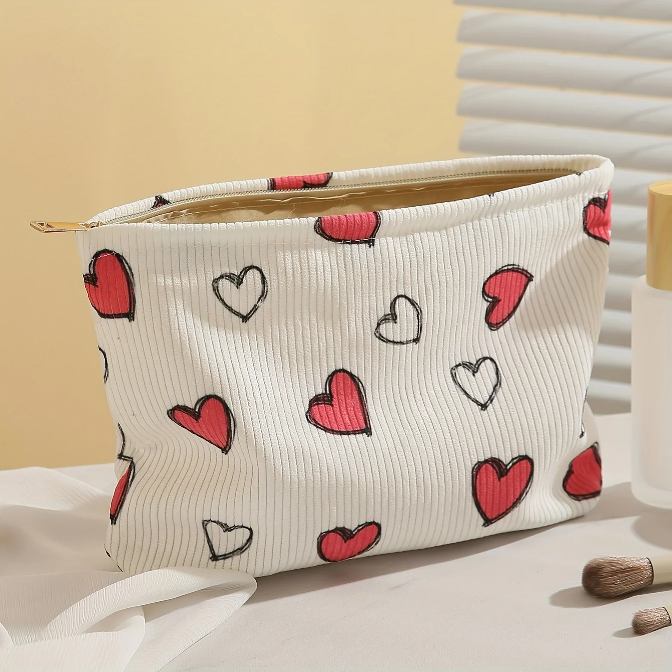 1pc，Minimally designed heart-shaped printed corduroy zipper makeup bag, lightweight and multifunctional cosmetic storage bag