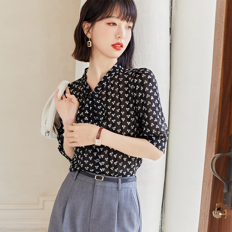 

2023 Summer New European Station Fashion Shirt Women's Black Wavelet Dot Short Sleeve Lace-up Chiffon Top