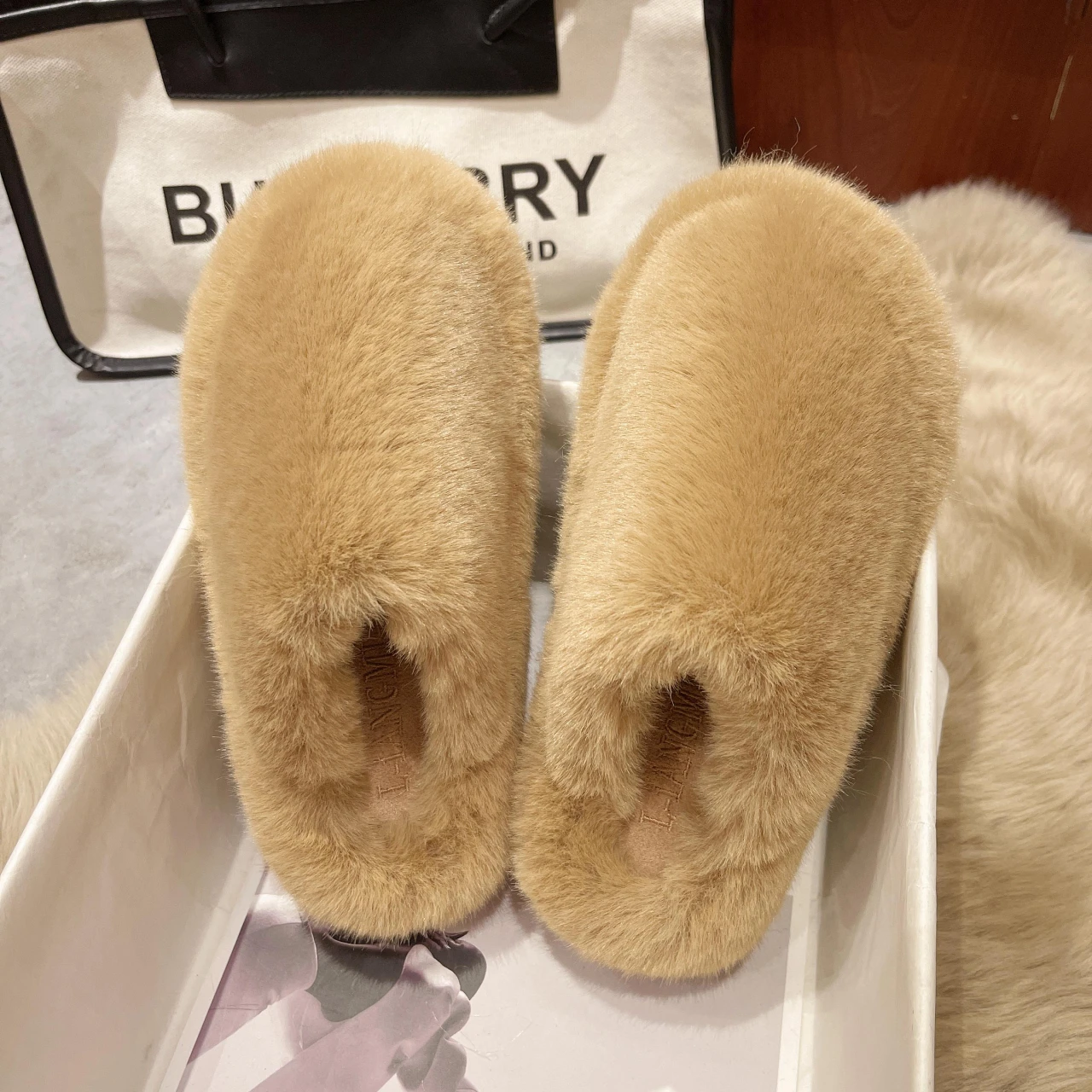 

Winter Furry Slippers for Women, Fashionable and Cute Fluffy Slippers, Winter Warm Baotou Couples Fur Casual Shoes for Women