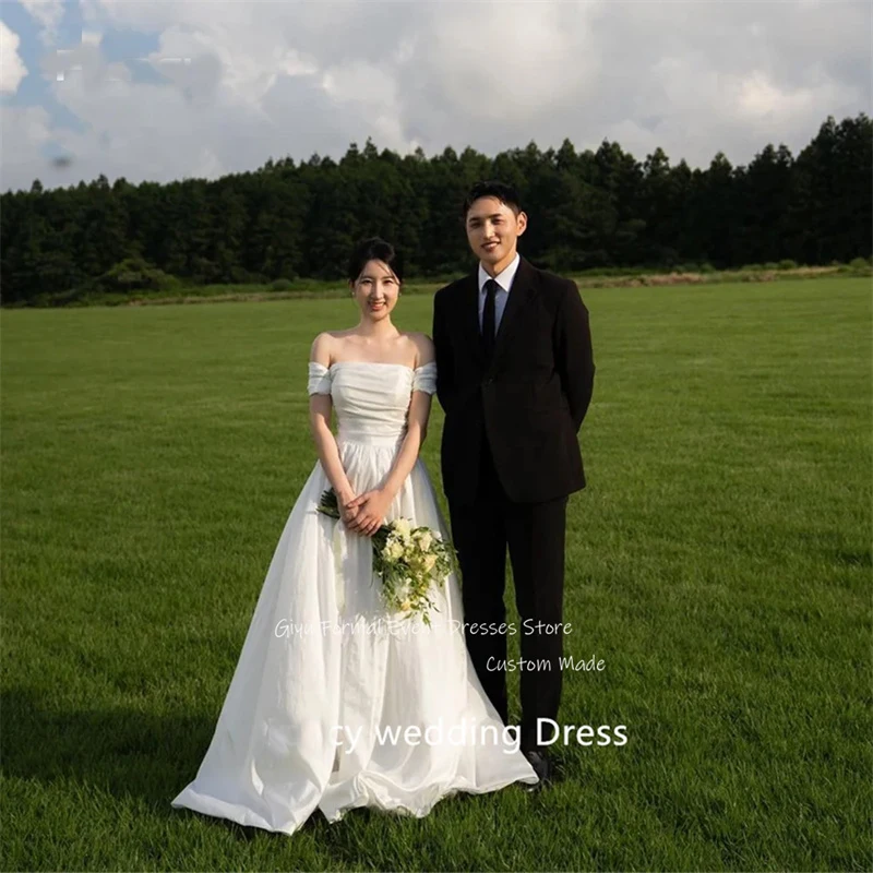 Простое ТРАПЕЦИЕВИДНОЕ корейское свадебное платье Giyu из тафты с открытыми плечами и рукавами для фотосессии в пол корсет на спине Свадебные платья на заказ Простое ТРАПЕЦИЕВИДНОЕ корейское свадебное платье Giyu из тафты с открытыми плечами и рукавами для фотосессии в пол корсет на спине Свадебные платья на заказ